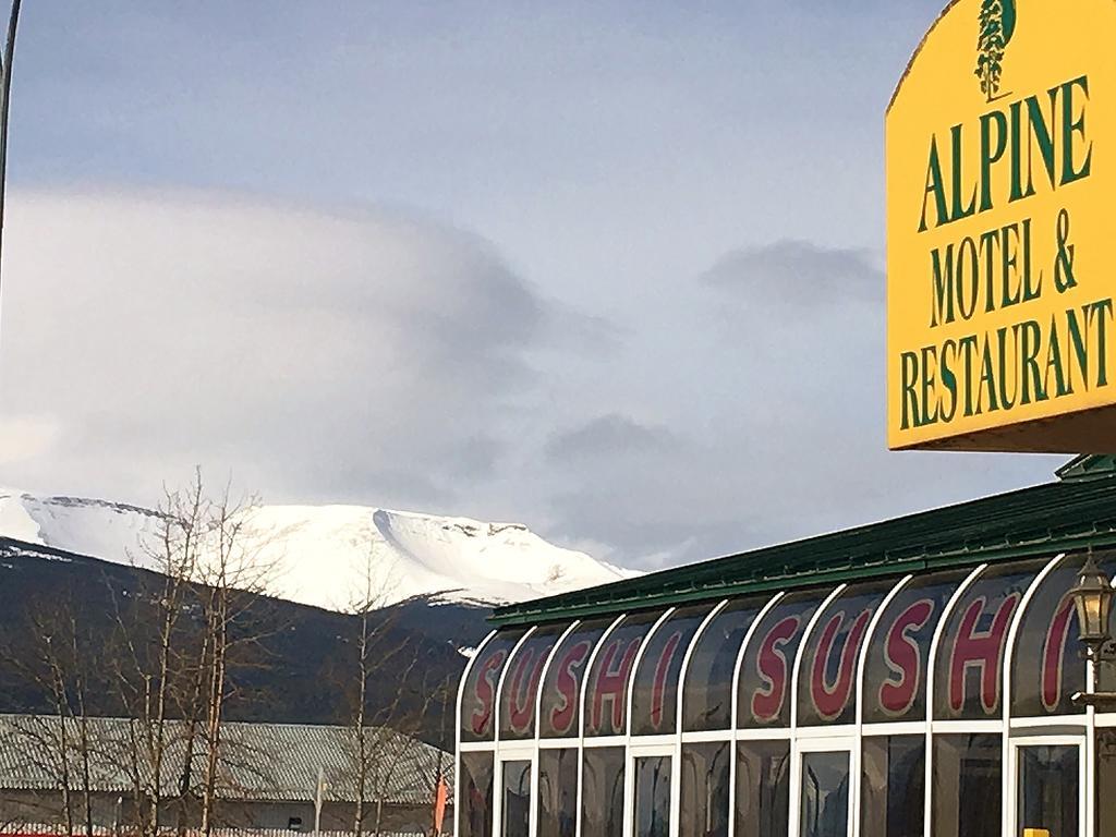 Alpine Lodge Motel & Restaurant Grande Cache Exterior foto